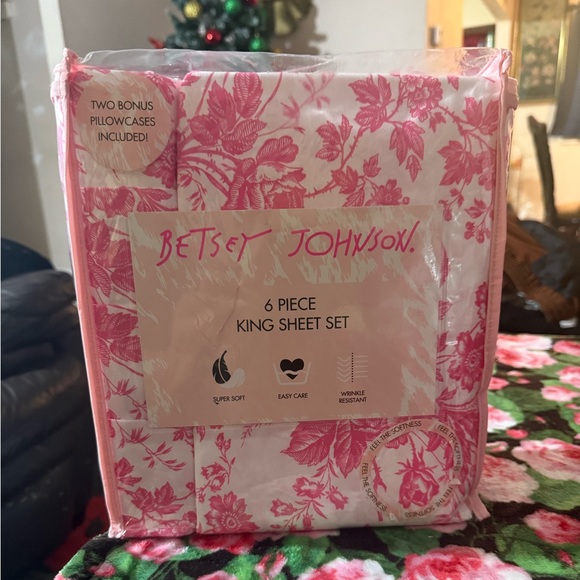 Betsey Johnson Pink and White Floral King Sheet Set